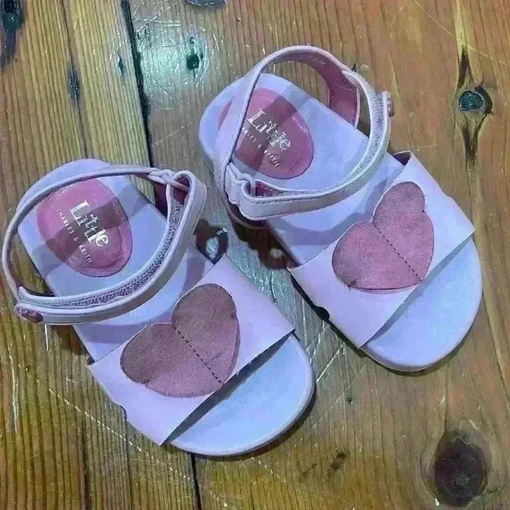 CHARLES & KEITH PINK HEART-MOTIF ANKLE STRAP SANDALS size 21/5.5